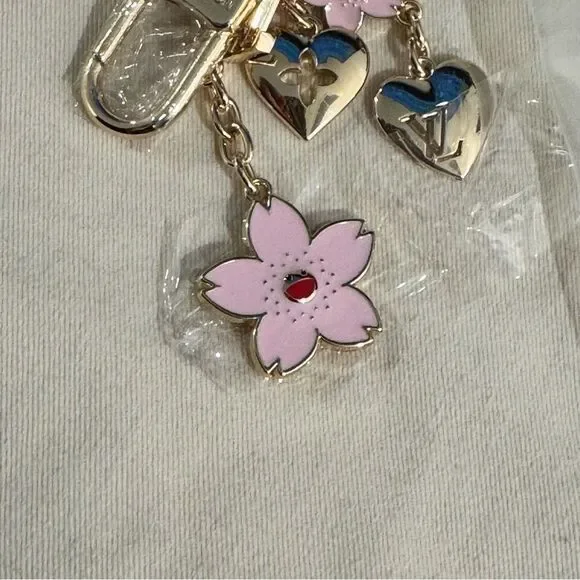 High Quality Luxury Bag Charm Flower Keychain - Picture 3 of 3